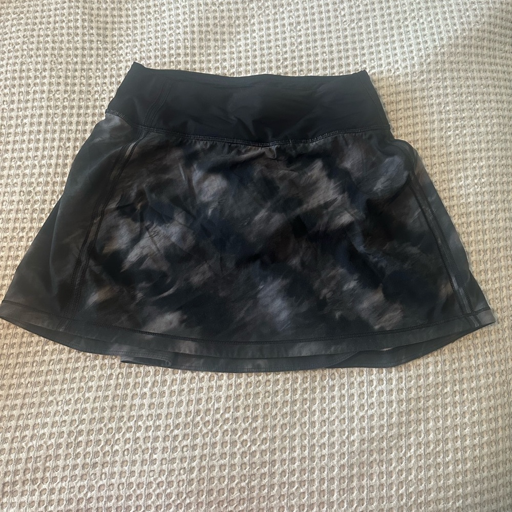 Lululemon Stylish Black Tie-Dye Women's Skort